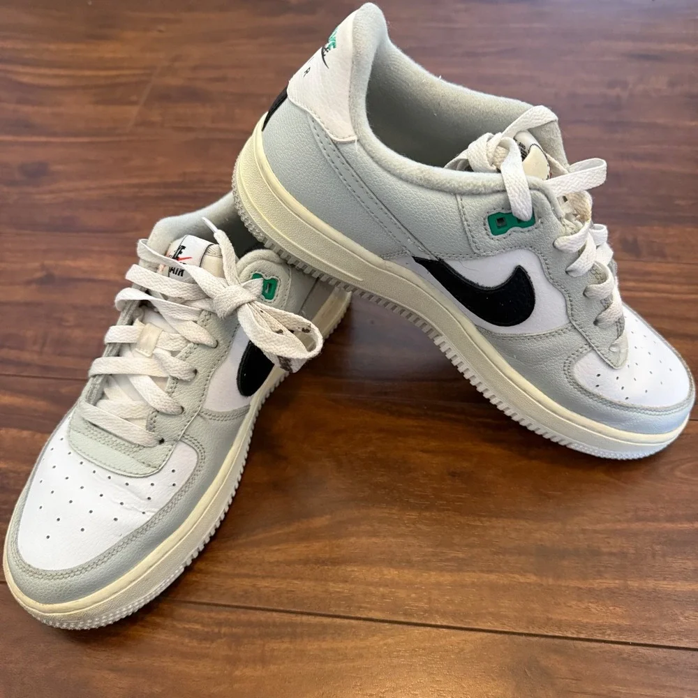 Nike Air Force 1 07 LV8 Split Light Silver Size Youth 7/ Men 7/ Women‎ 8.5